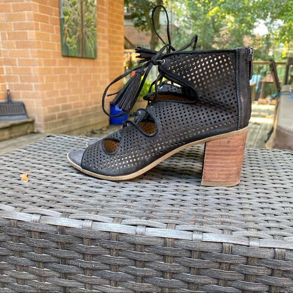 Vince Camuto Heels - Picture 3 of 4